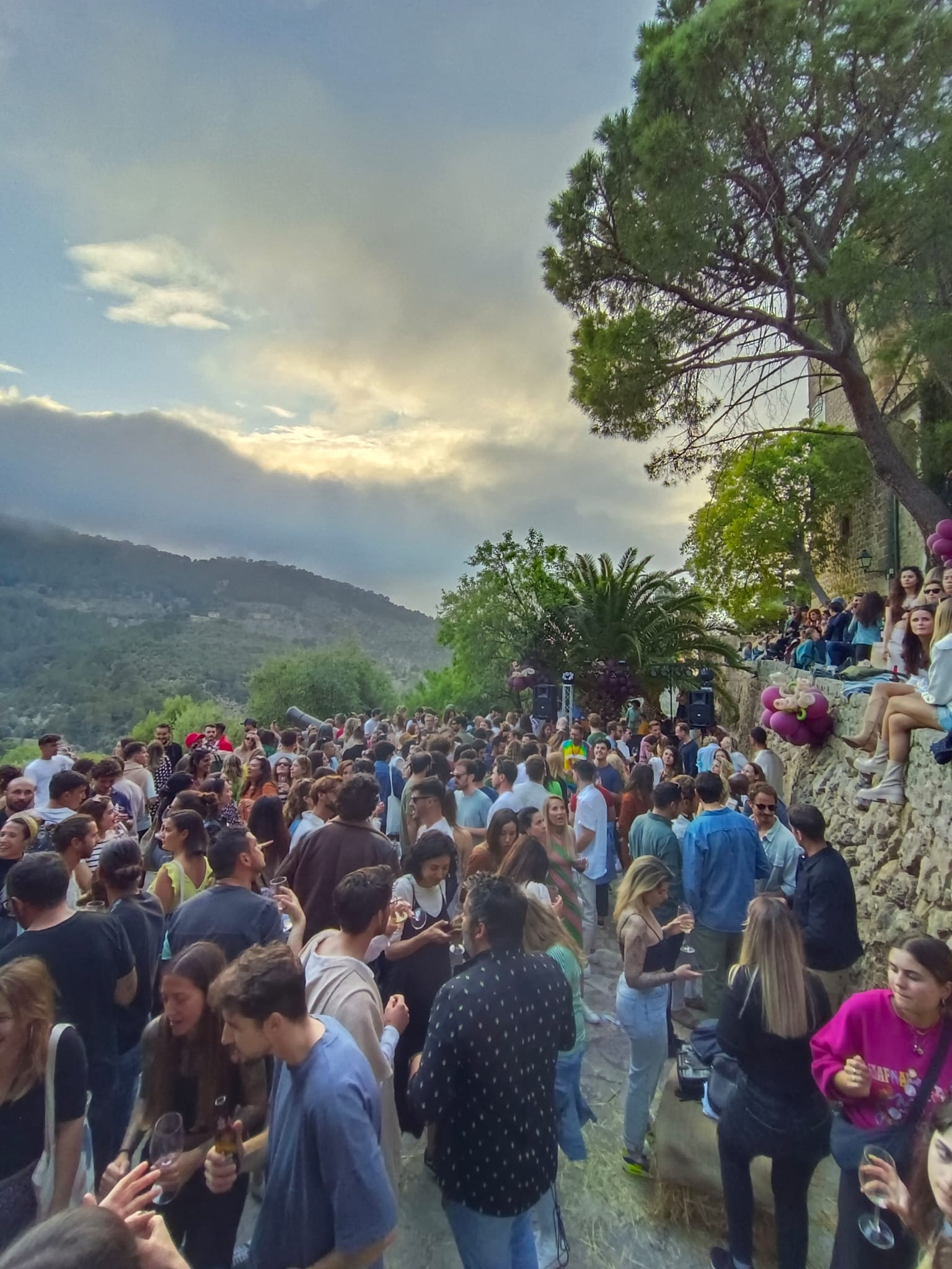 Capvespre d'una de les edicions passades del 'Raïm Wine Fest' | Foto: RWF