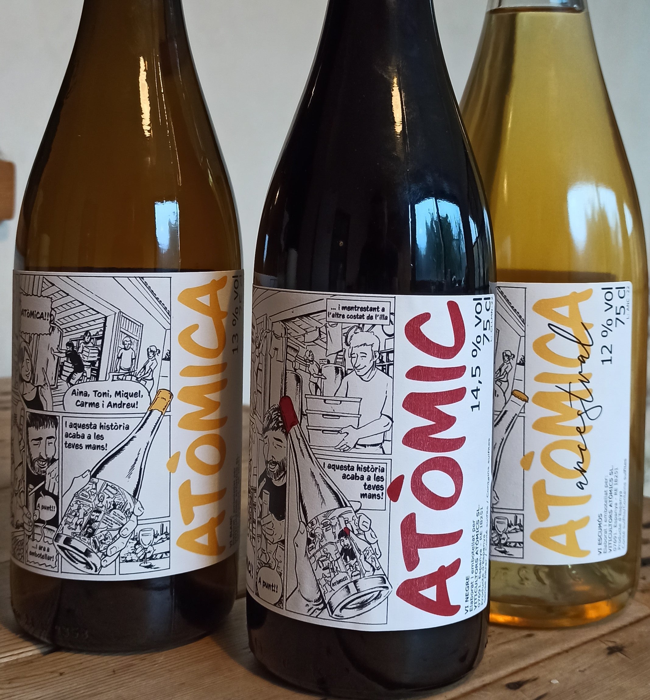 Noves etiquetes amb forma de còmic que expliquen la història del celler/Cedida