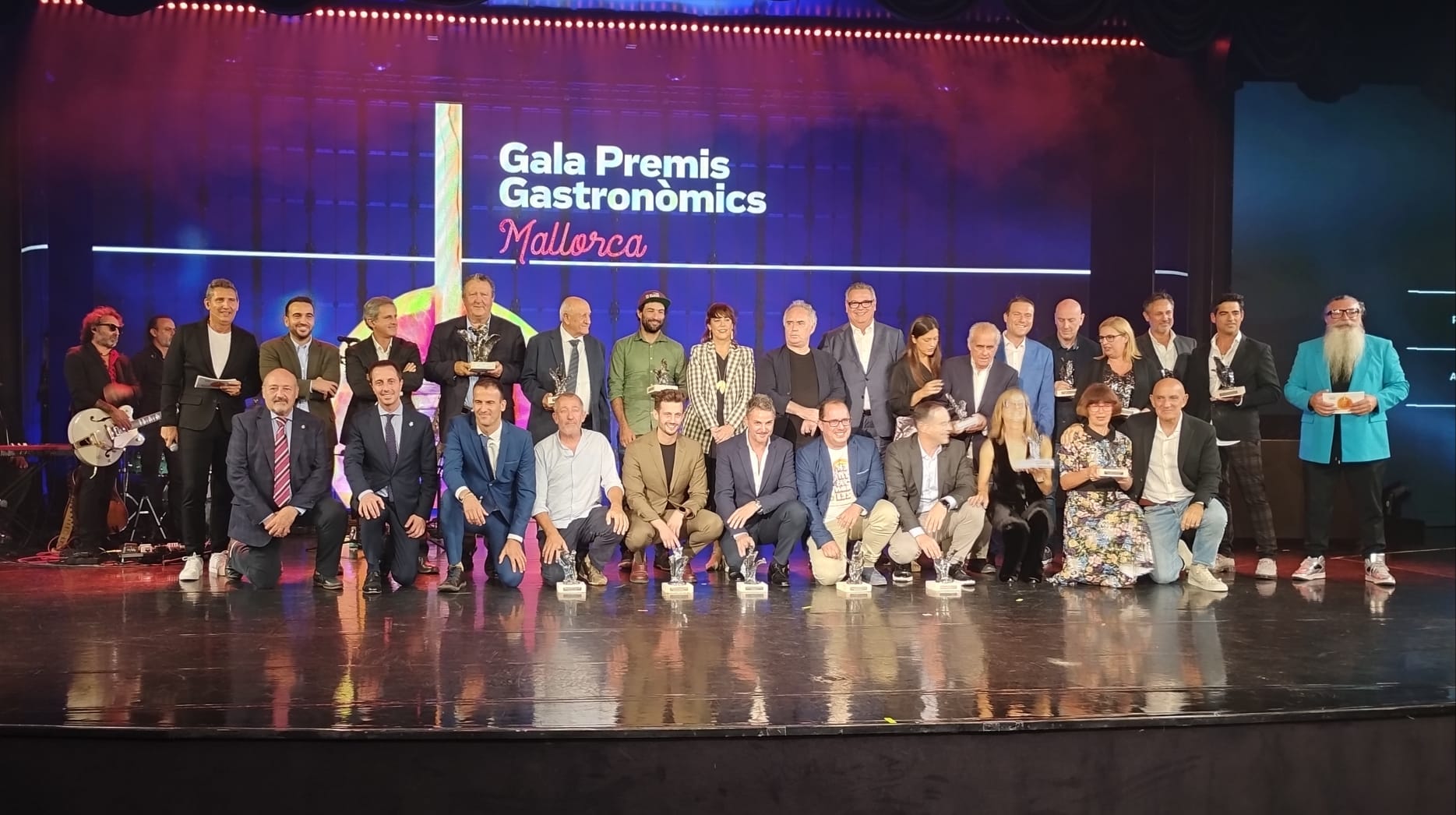Premiats i organitzadors al final de la gala/PIMEM