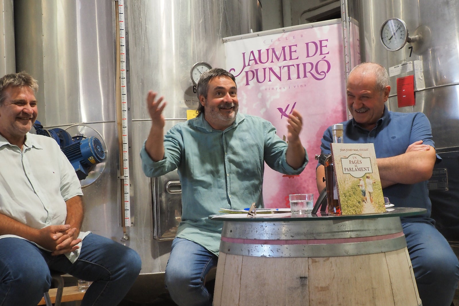 L'autor explicà distintes anècdotes del seu pas per la Cambra, on hi ha fet feina els darrers quatre anys/Jaume de Puntiró