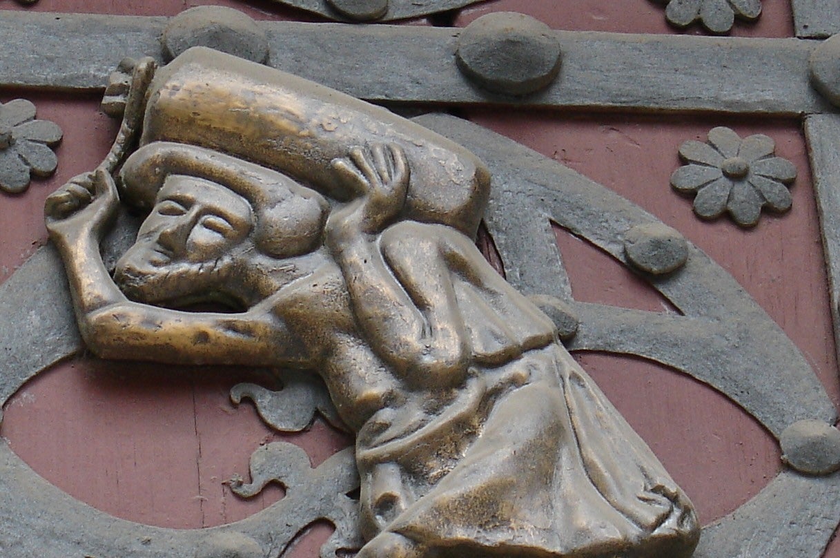 La capçana protegia l'esquena dels traginadors | Foto: Santa Maria del Mar, Wiquipèdia