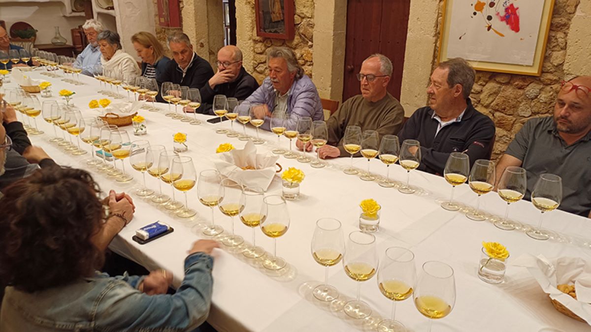 Els Tastavins de Manacor es reuniren al Molí de Can Roca per fer el tast/Biel Modino