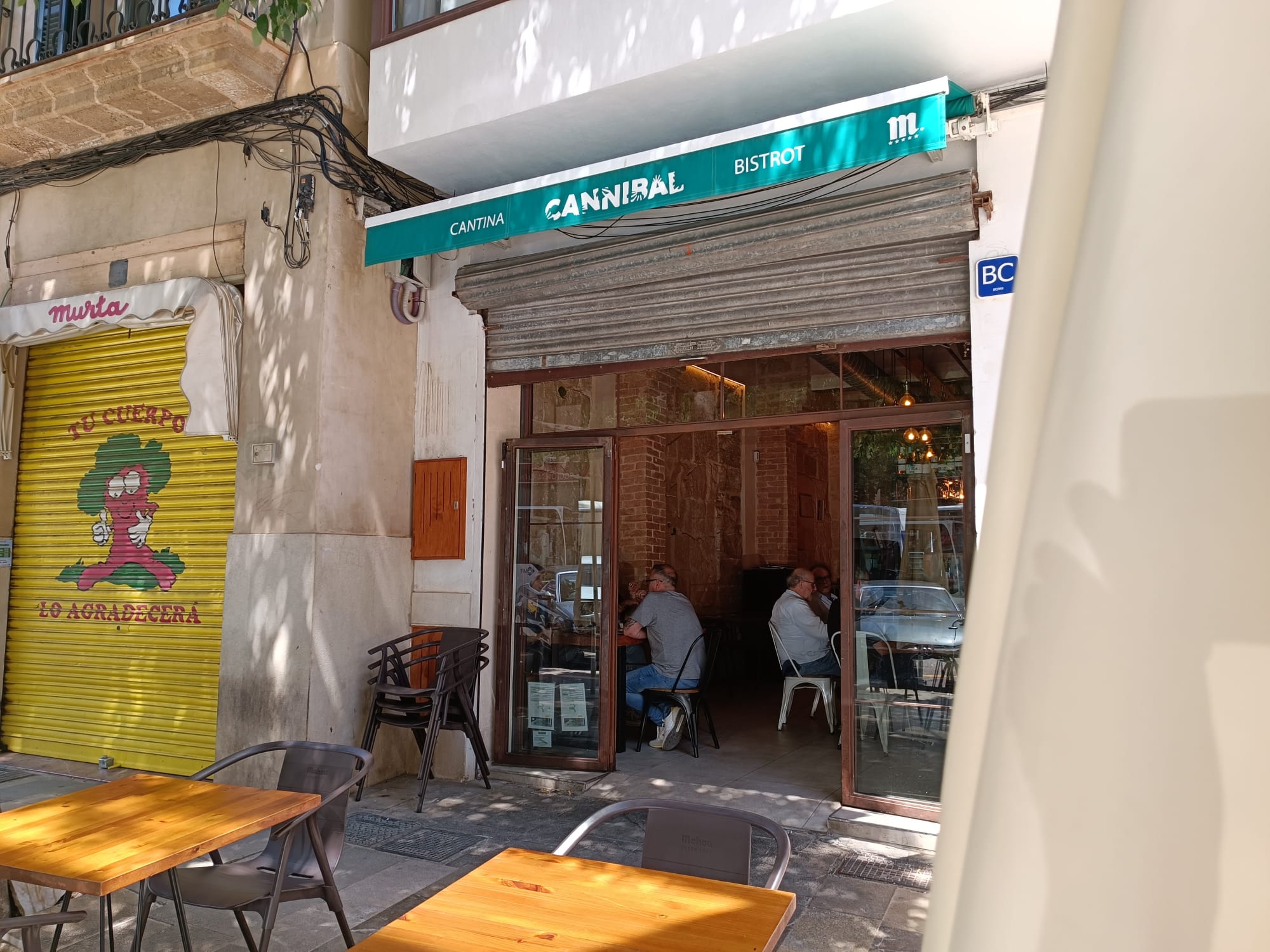 Enmig del trui de Ciutat, un lloc on trobar bona cuina a bon preu/Taula Parada