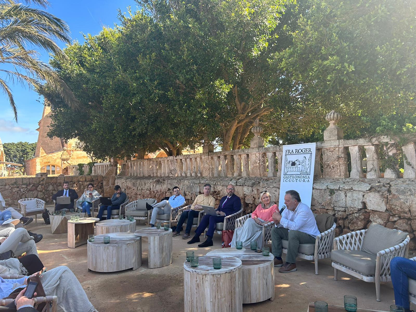 La trobada fou convocada per l’Associació Fra Roger Gastronomia i Cultura, dedicada a la investigació i promoció de la gastronomia de Menorca | Foto: Fra Roger 