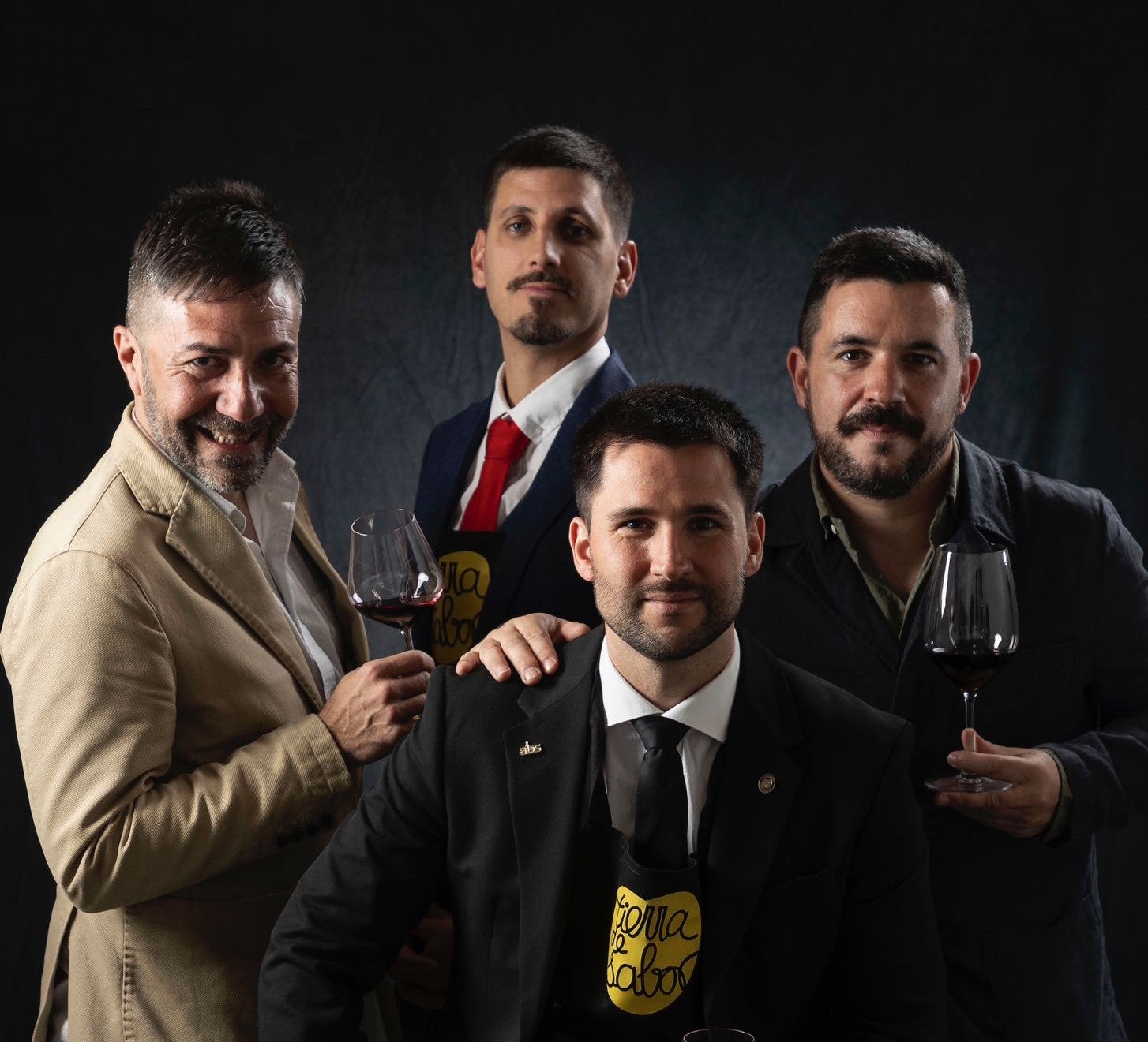 Daniel Arias, a l'esquerra de la imatge, en el recentment celebrat campionat de sommeliers amb  Josep Juhe, Ángel Ruiz  i Brice Michaud/UAES