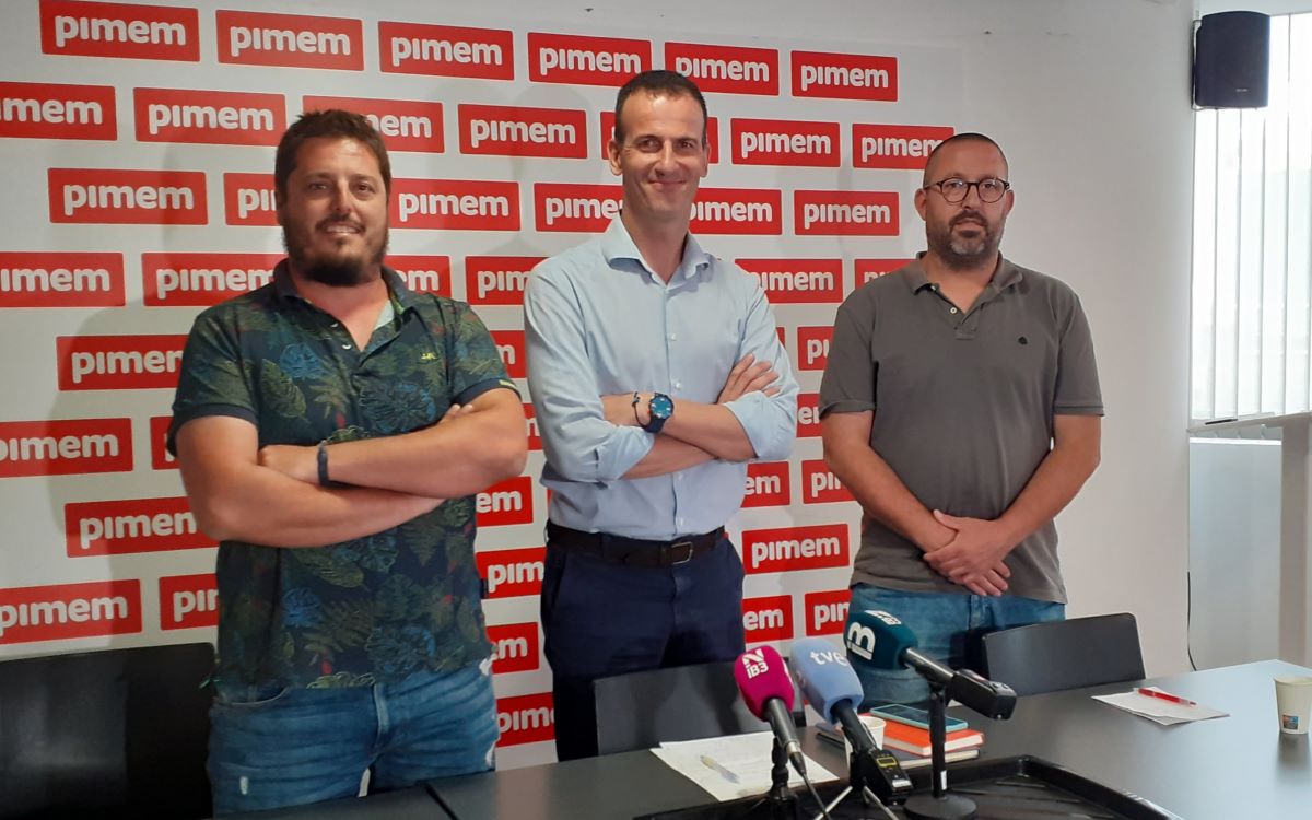 Sebastià Ordines d'Unió de Pagesos, Jordi Mora, de PIMEM i Joan Gaià (UPM), a la compareixença conjunta/Cedida