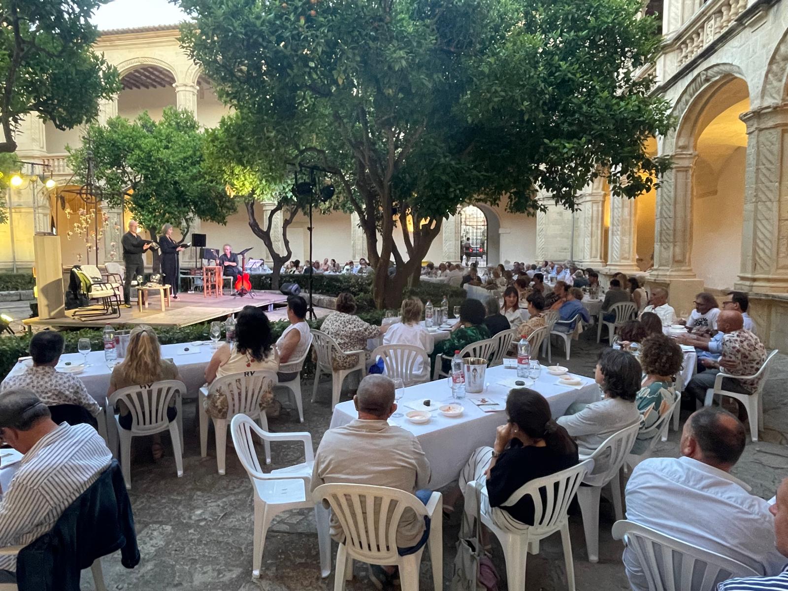 El Claustre de Sant Vicenç Ferrer, escenari de l'activitat/Confraria dels Tastavins de Manacor