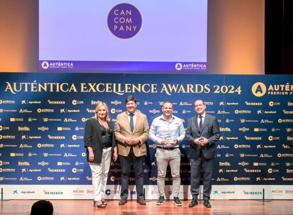 Els guardons s'han lliurat en el marc de l'esdeveniment 'Autentica', a Sevilla. Javier Irazusta Gerent de Can Company , segon per la dreta de la imatge/CAN COMPANY