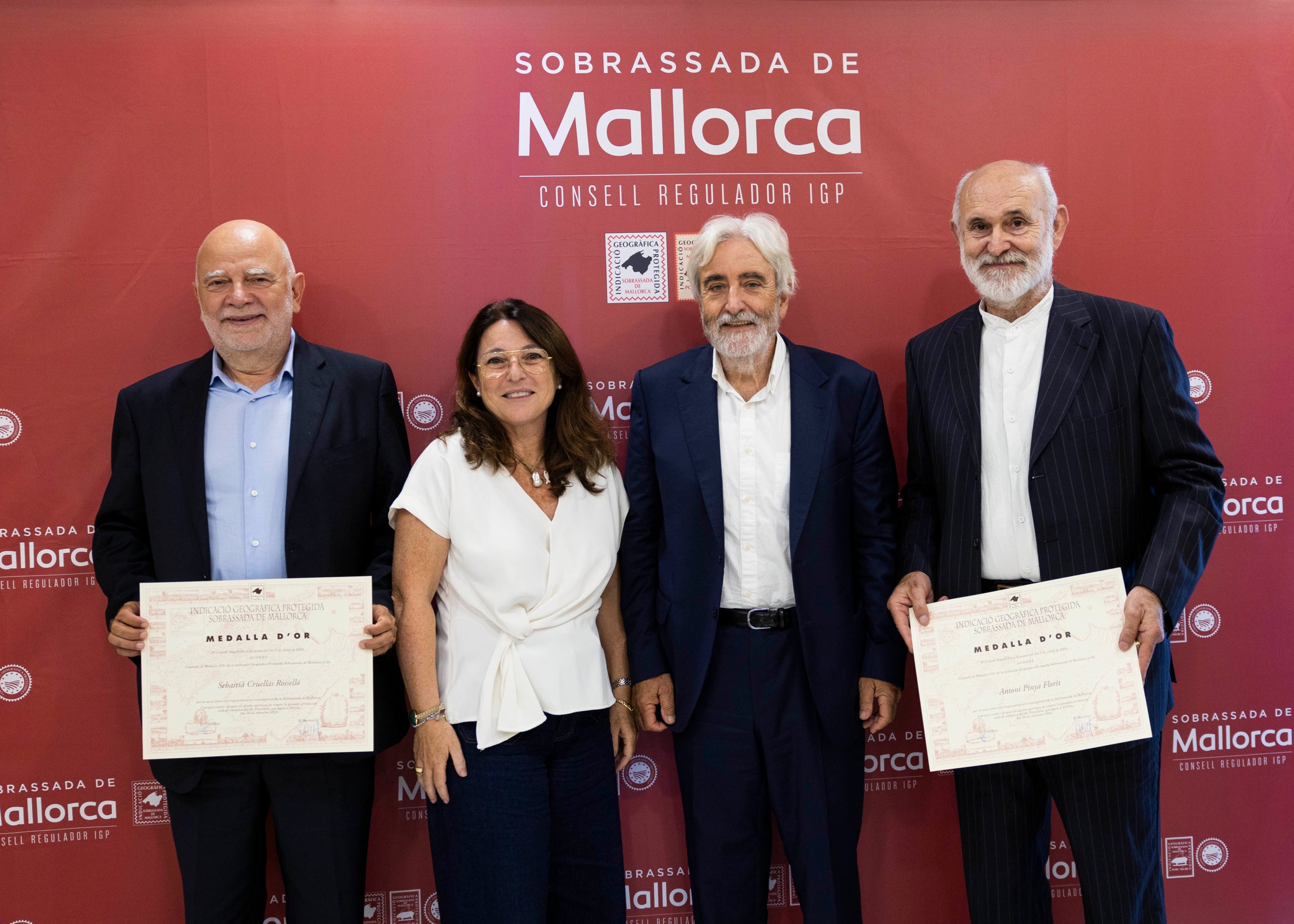 D'esquerra a dreta: Sebastià Cruellas, Medalla d'Or; Antònia Mª Torres, directora tècnica de la IGP Sobrassada de Mallorca; Andreu Palou, president de la IGP Sobrassada de Mallorca, i Antoni Pinya, Medalla d'Or/Jaime Reina

