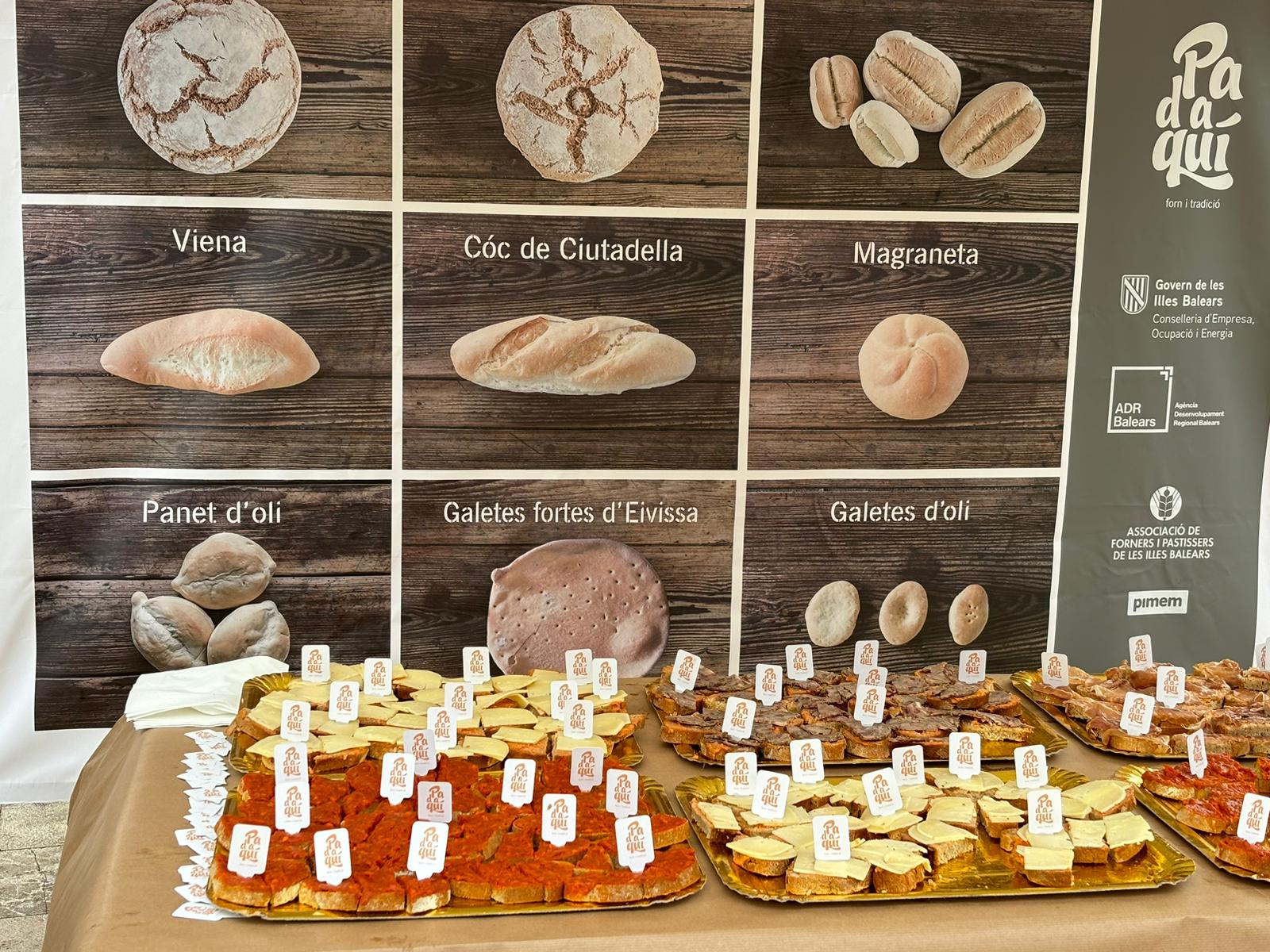 L'Associació de Forners i Pastissers ha commemorat el dia mundial amb un tast de distintes varietats de pa tradicionala Palma/CAIB