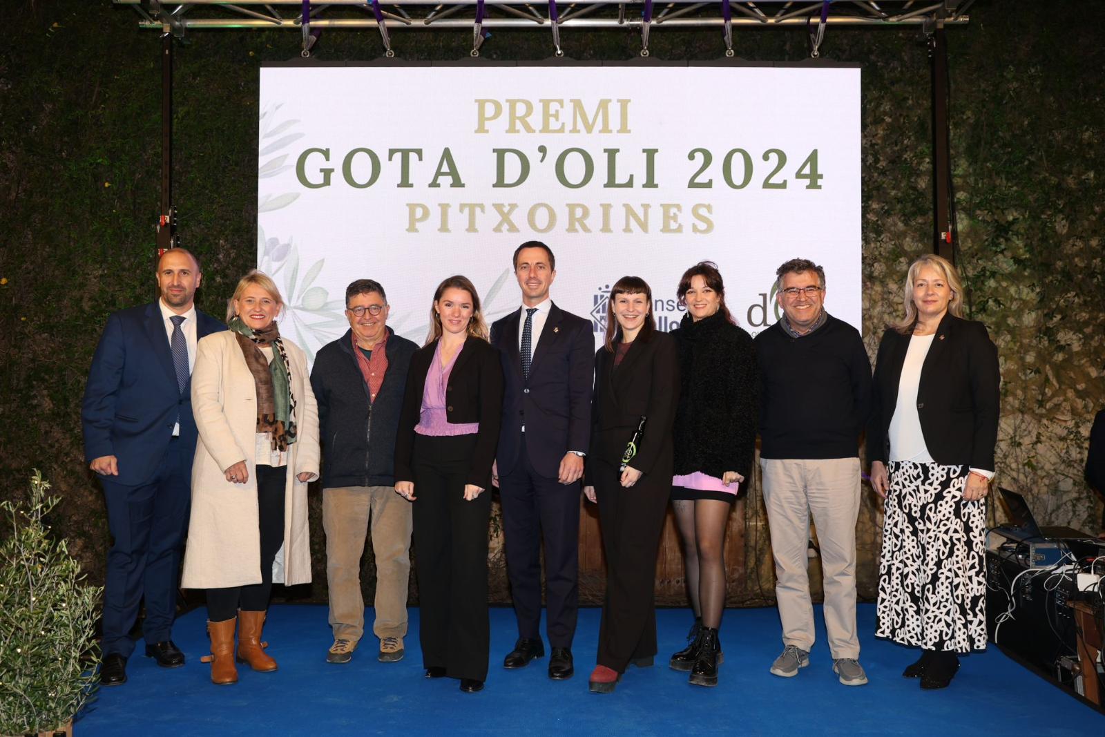 Autoritats i guardonades en acabar l'acte de lliurament/CIM