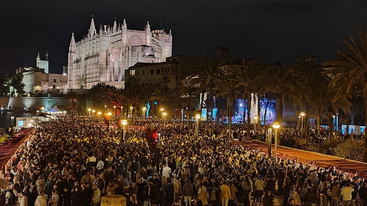 El Parc de la Mar de Palma s'omplí de joves i de famílies fins a la matinada/IGP Vi de la Terra Mallorca