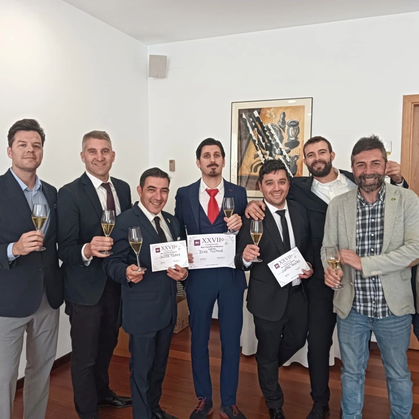 El podium del campionat amb 
























Birce Michaud, primer classificat en el centre de la imatge, amb Javier Gómez, segon i Juan Manuel Montes, tercer, amb el president de l'ABS, Daniel Arias, i Gabriel Lucas, membres del jurat/ABS