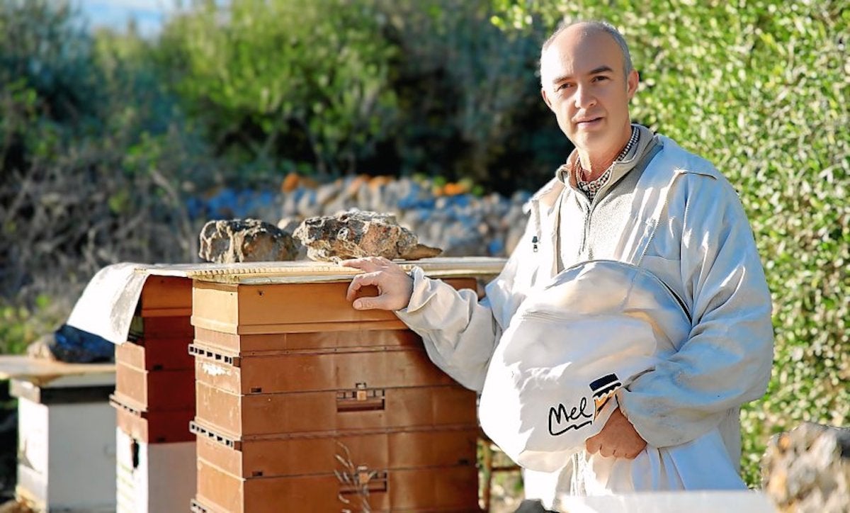 L'apicultor Miquel Anglada / cedida