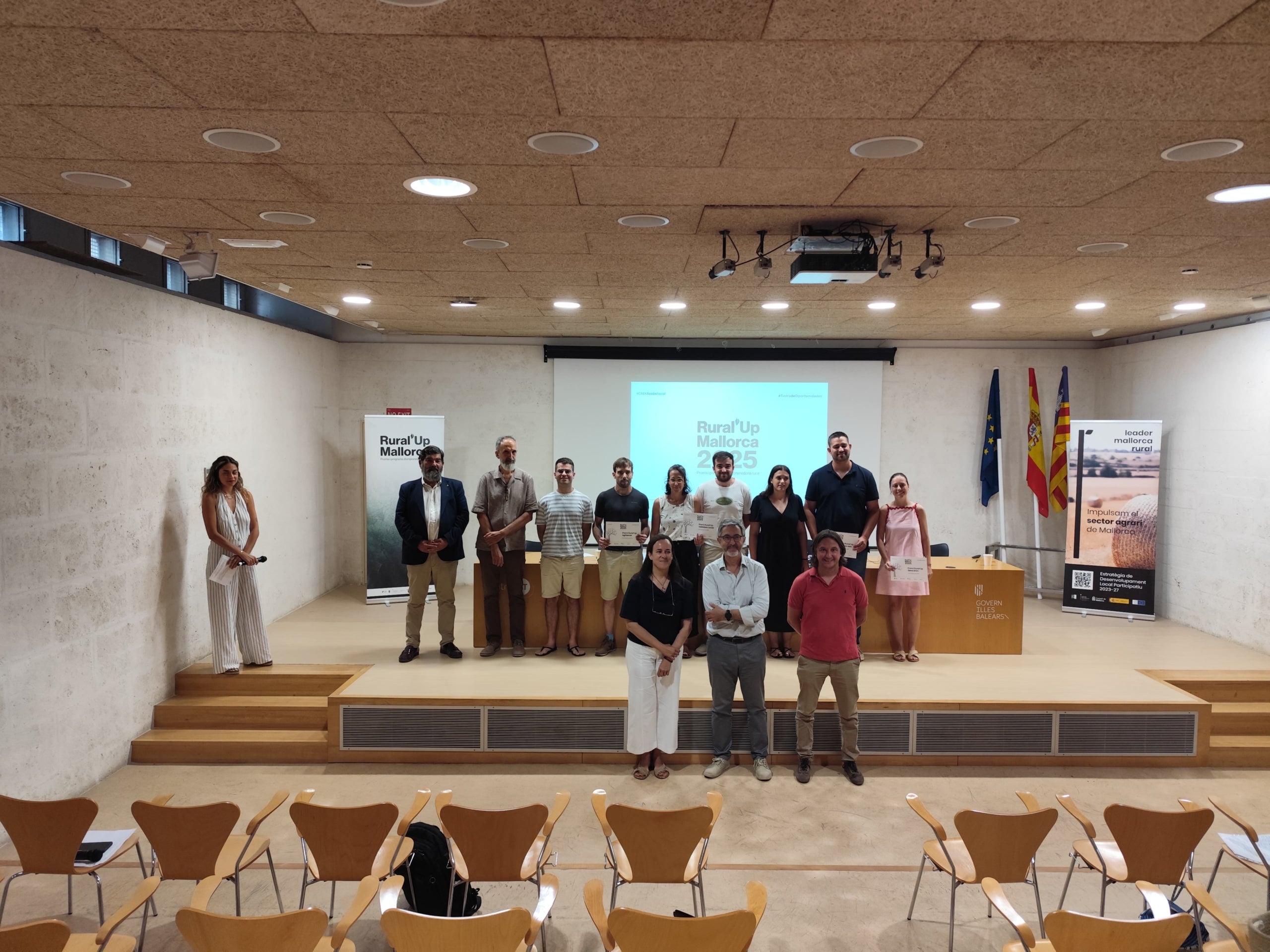 Els guardonats en l'edició dels Premis Rural Up d'enguany, a la sala d'actes del Centre Bit Raiguer, d'Inca/Mallorca Rural