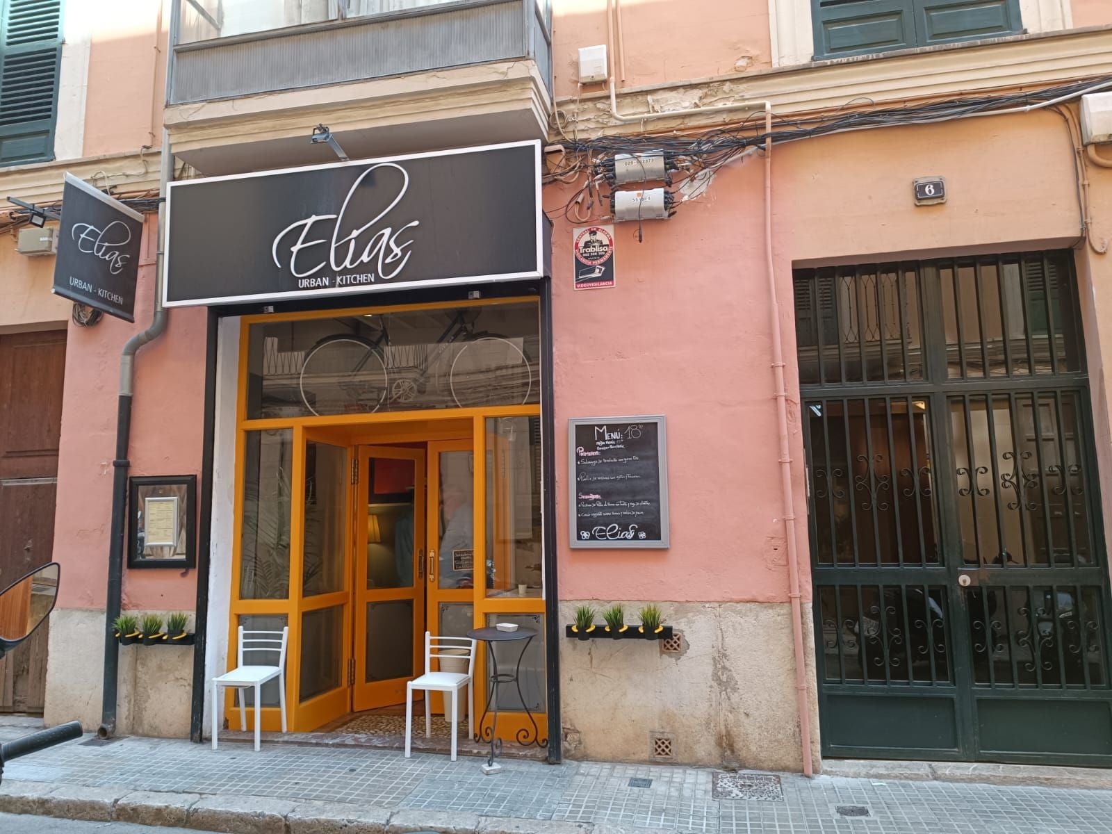 El restaurant pren el nom del carrer on es troba/T.P.