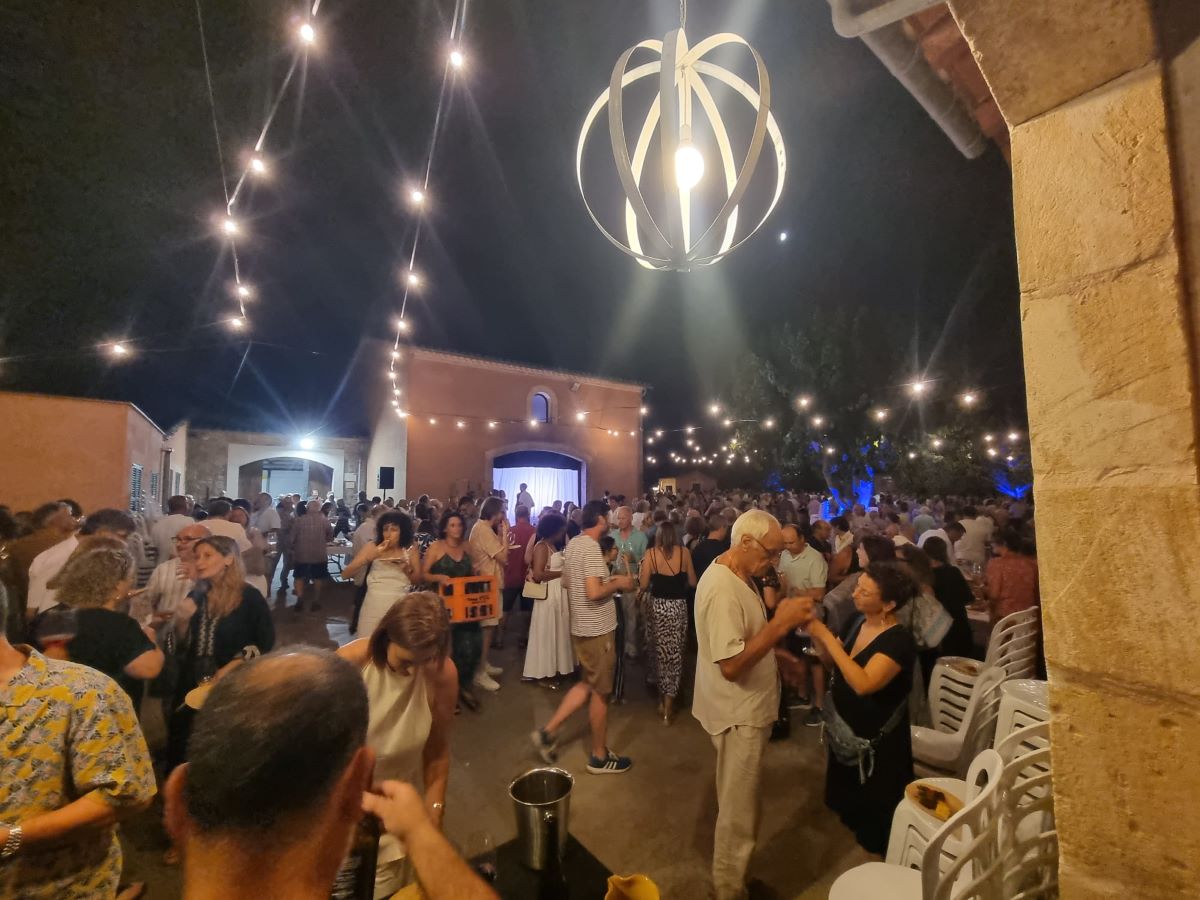 La festa del vi a la fresca dona el sus a l'estiu/J.Ll.Llabrés