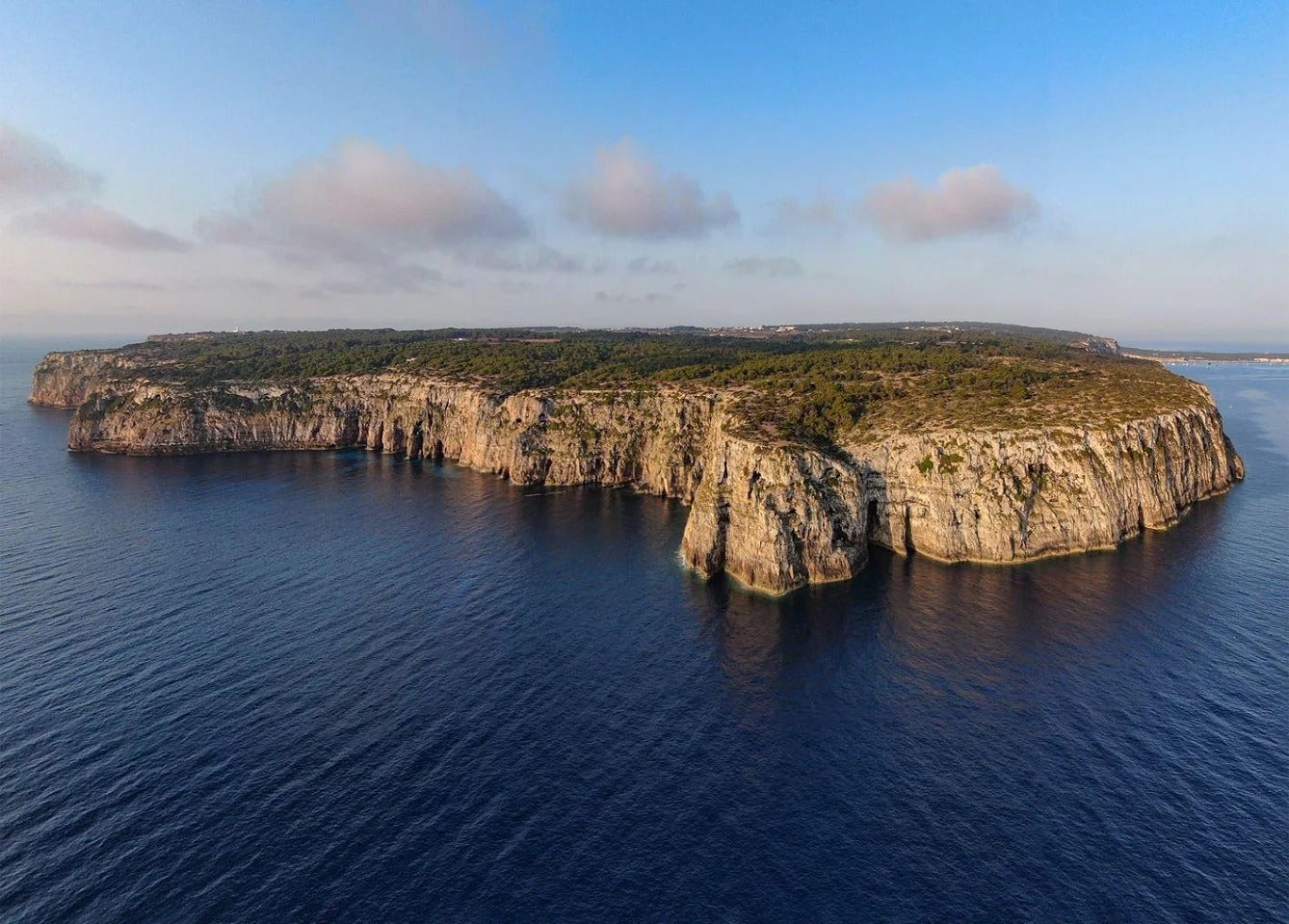 La Punta de Sa Creu s'afegeix a l'espai protegit dels Freus per conformar la reserva marina entre les illes d'Eivissa i Formentera/CAIB