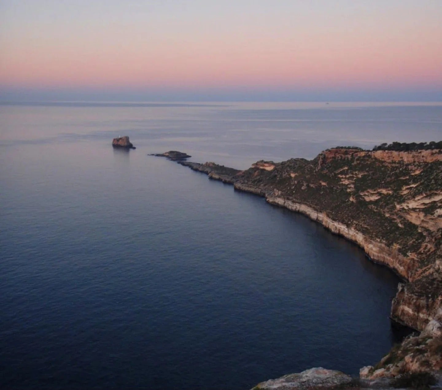 La nova reserva permet l’activitat de les embarcacions de la Confraria de Pescadors de Palma i protegeix l’important enclavament de l’illa del Sec i l’escull adjacent/CAIB

 