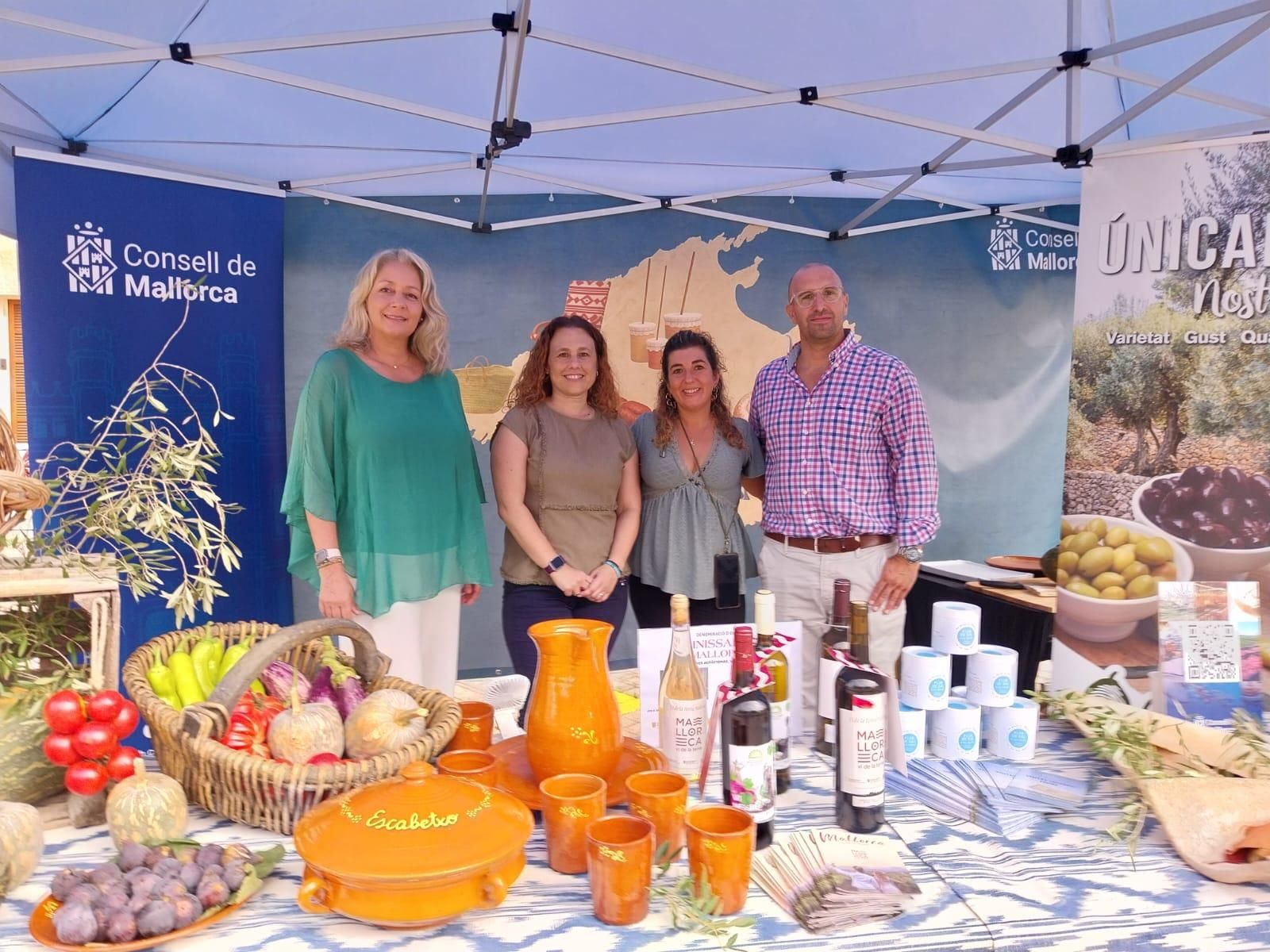 La parada és punt de trobada amb els diferents productes de proximitat des dels alimentaris als d'artesania/CIM