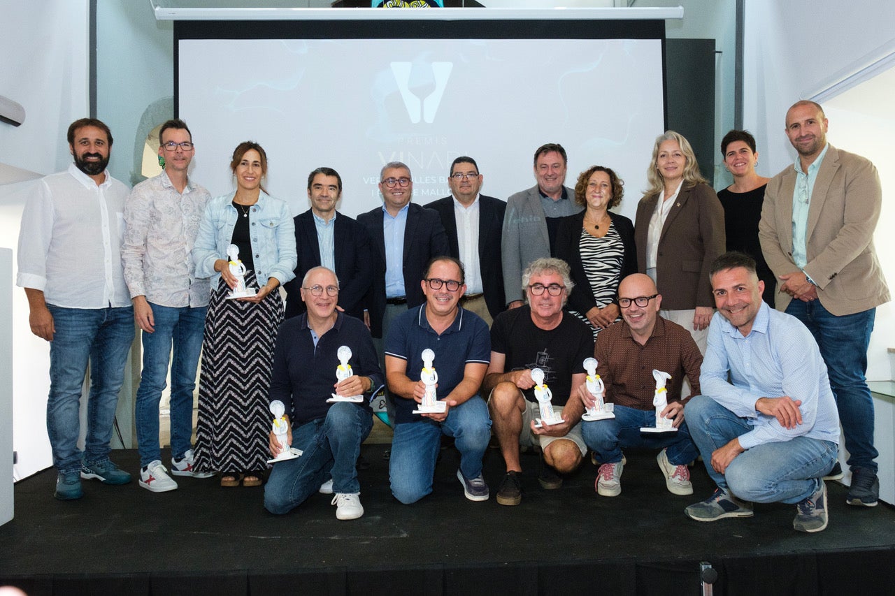 Imatge de la foto de família dels guanyadors dels Premis Vinari de Vermuts i Palo de Mallorca 2025