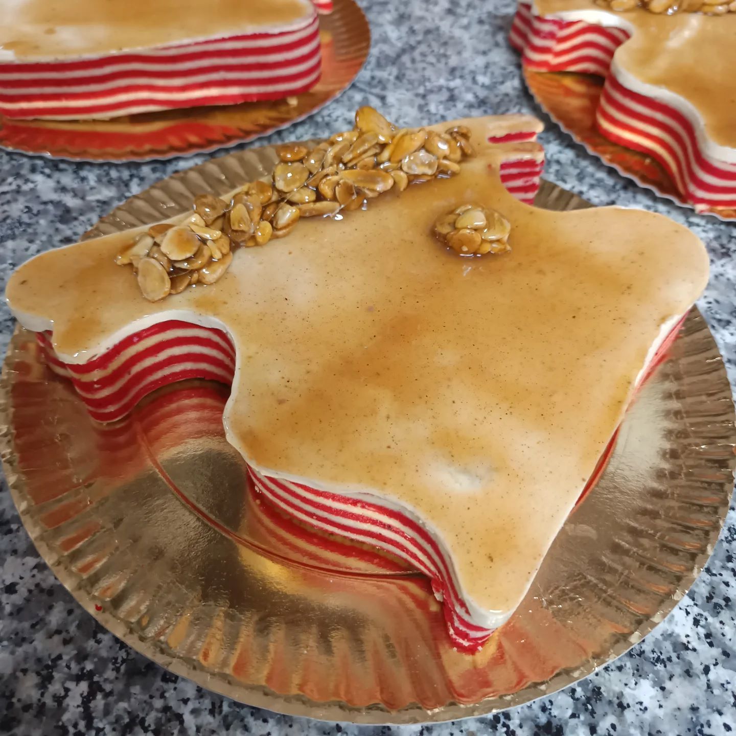 El pastís amb la forma de l'illa de Mallorca és una de les senyes d'identitat d'aquest forn emblemàtic/Forn Can Segura