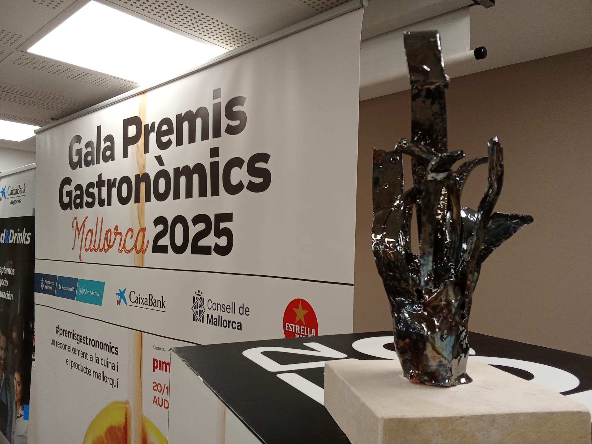 El guardó, de l'artista Ernesto Rodríguez, reconeix la trajectòria de persones i establiments en pro del producte local i la tradició gastronòmica/PIMEM