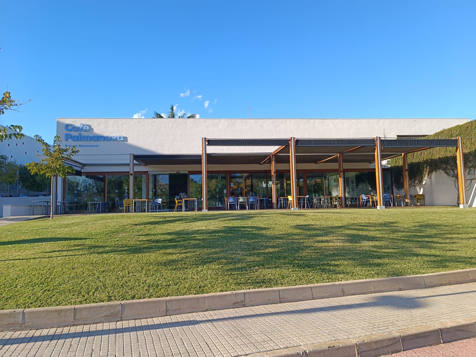 El Cafè Palmanova, que trobam obert fins i tot en temporada turística baixa, és una bona opció gastronòmica a la costa calvianera/T.P.