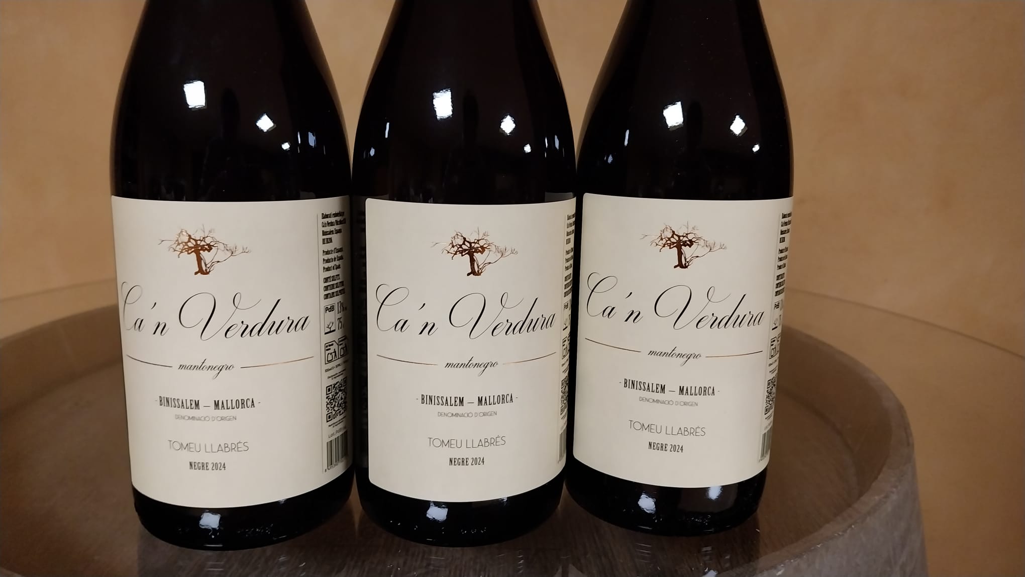 Tomeu Llabrés firma aquest varietal de manto negro de la vinya de Can Verdura, allà on tot va començar /C.B.