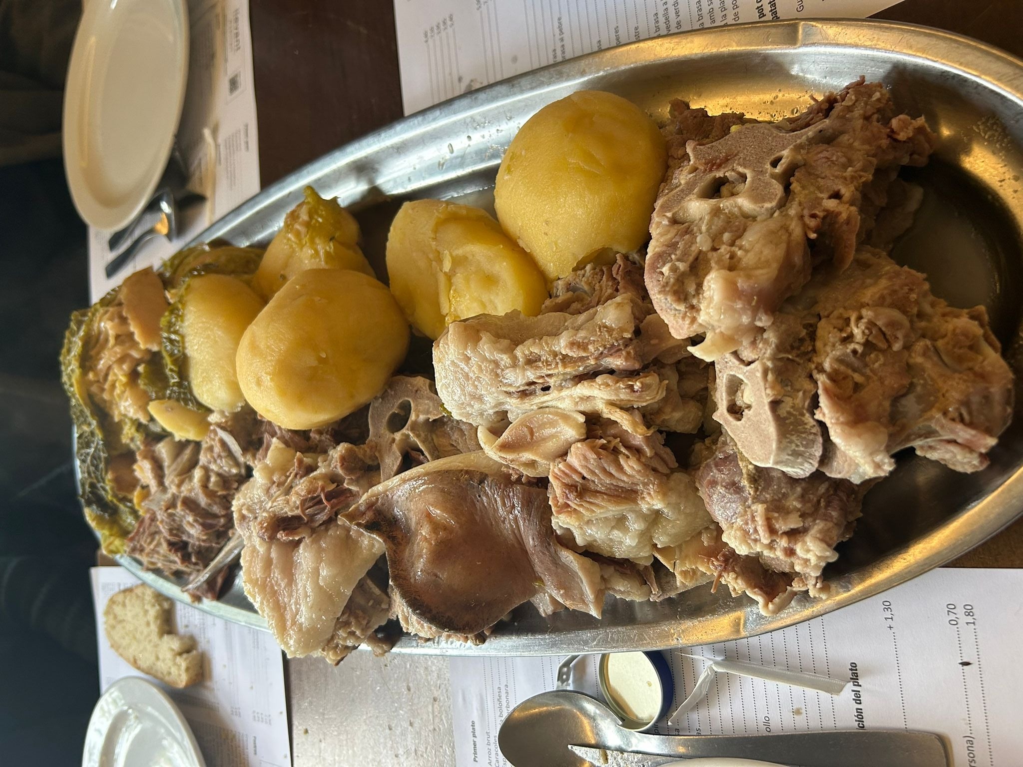 'Bullit d'Ossos', un plat on el secret és el bon producte i la senzillesa de la seva elaboració/T.P.