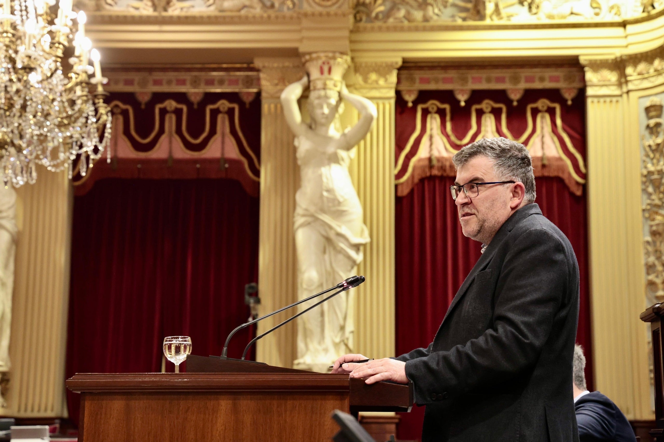 'Hem explorat totes les opcions, hem cercat inversors i hem posat damunt la taula solucions reals. El Govern ha fet la seva feina', ha afirmat el conseller davant el Parlament/CAIB