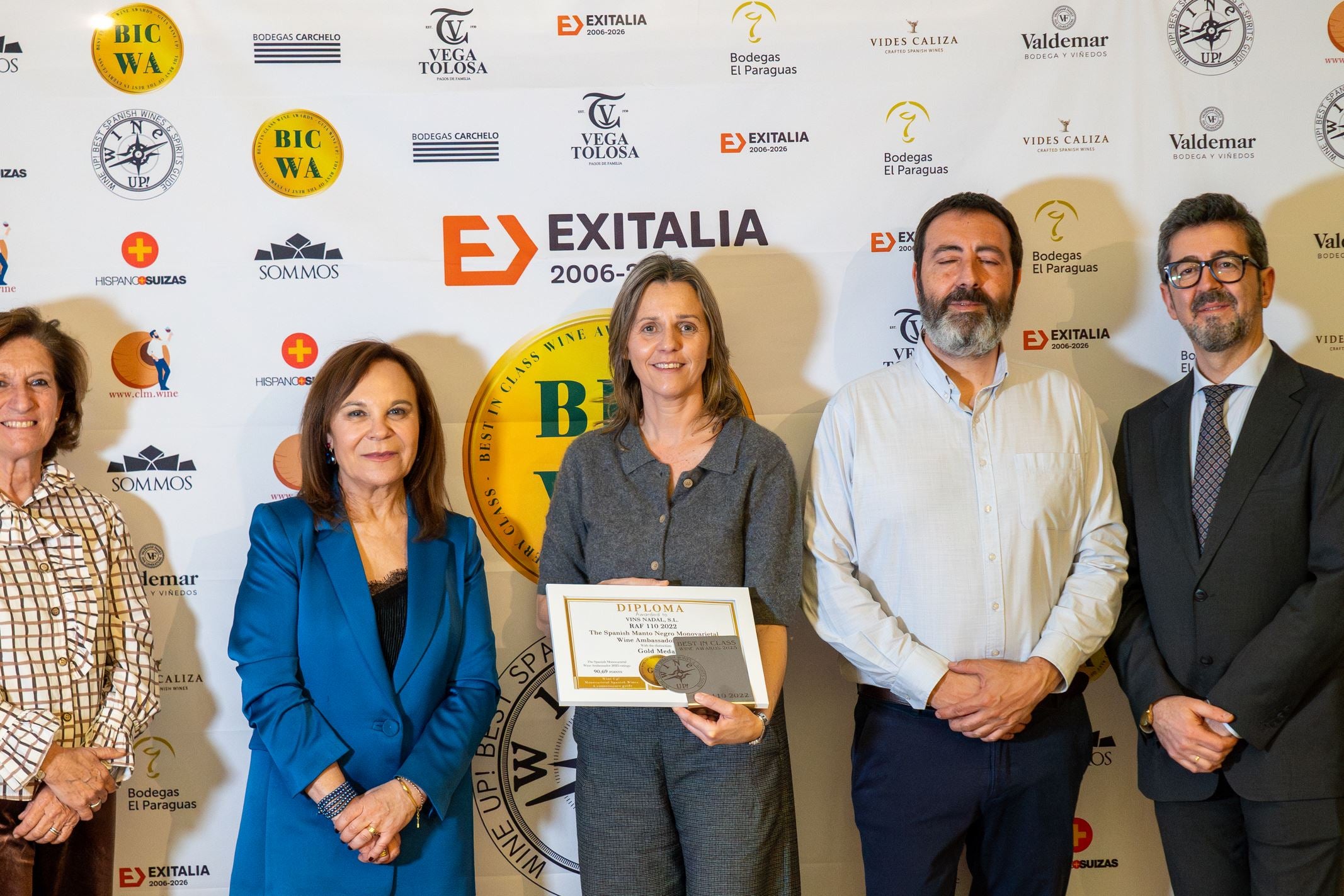 Esperança Nadal recull el diploma que acredita el RAF 110 de 2022 com a ambaixadora de la varietat/Cedida