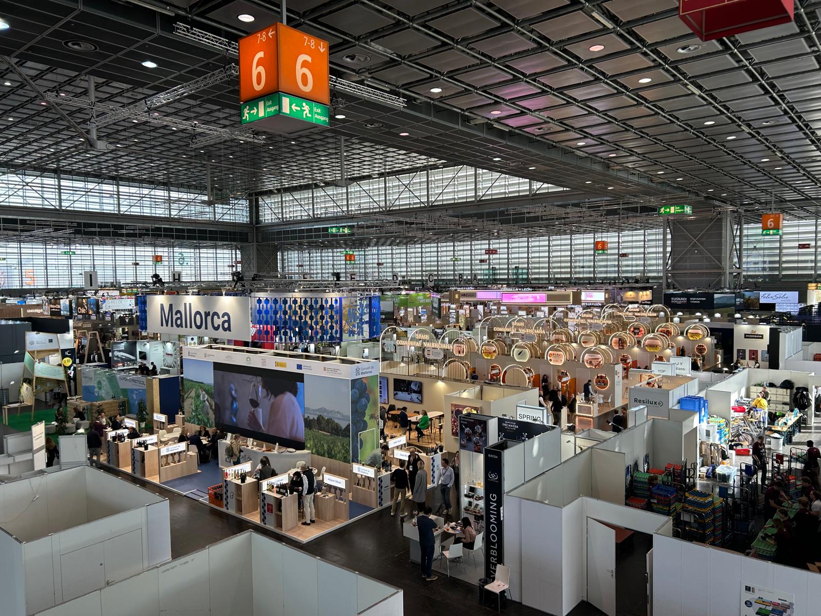 Un estand ben situat i espaiós ha permès els vinaters mostrar el seu producte als visitants/CIM