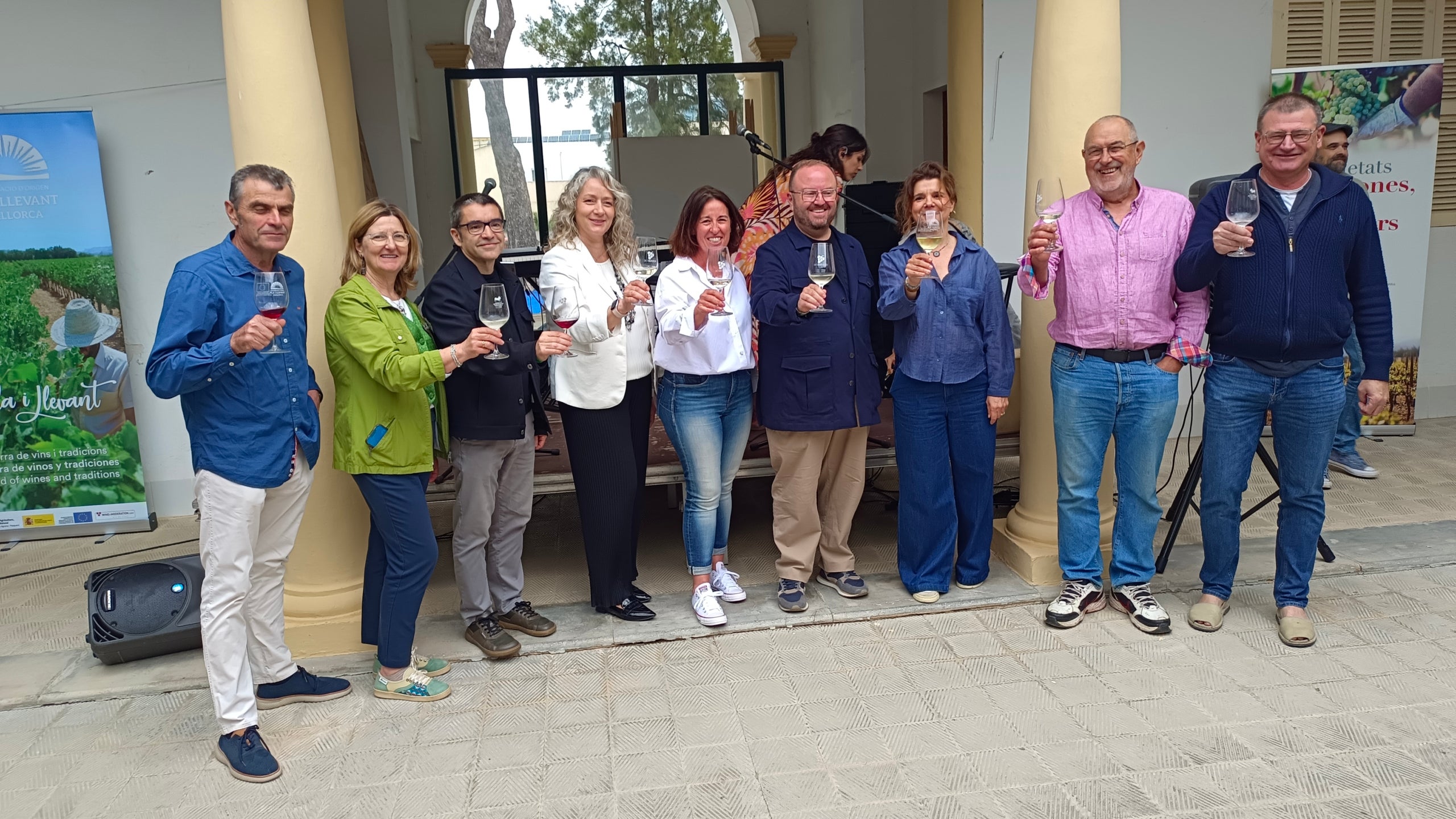 Organitzadors i autoritats brinden pel futur del sector i dels vins amb Denominació d'Origen/Biel Modino