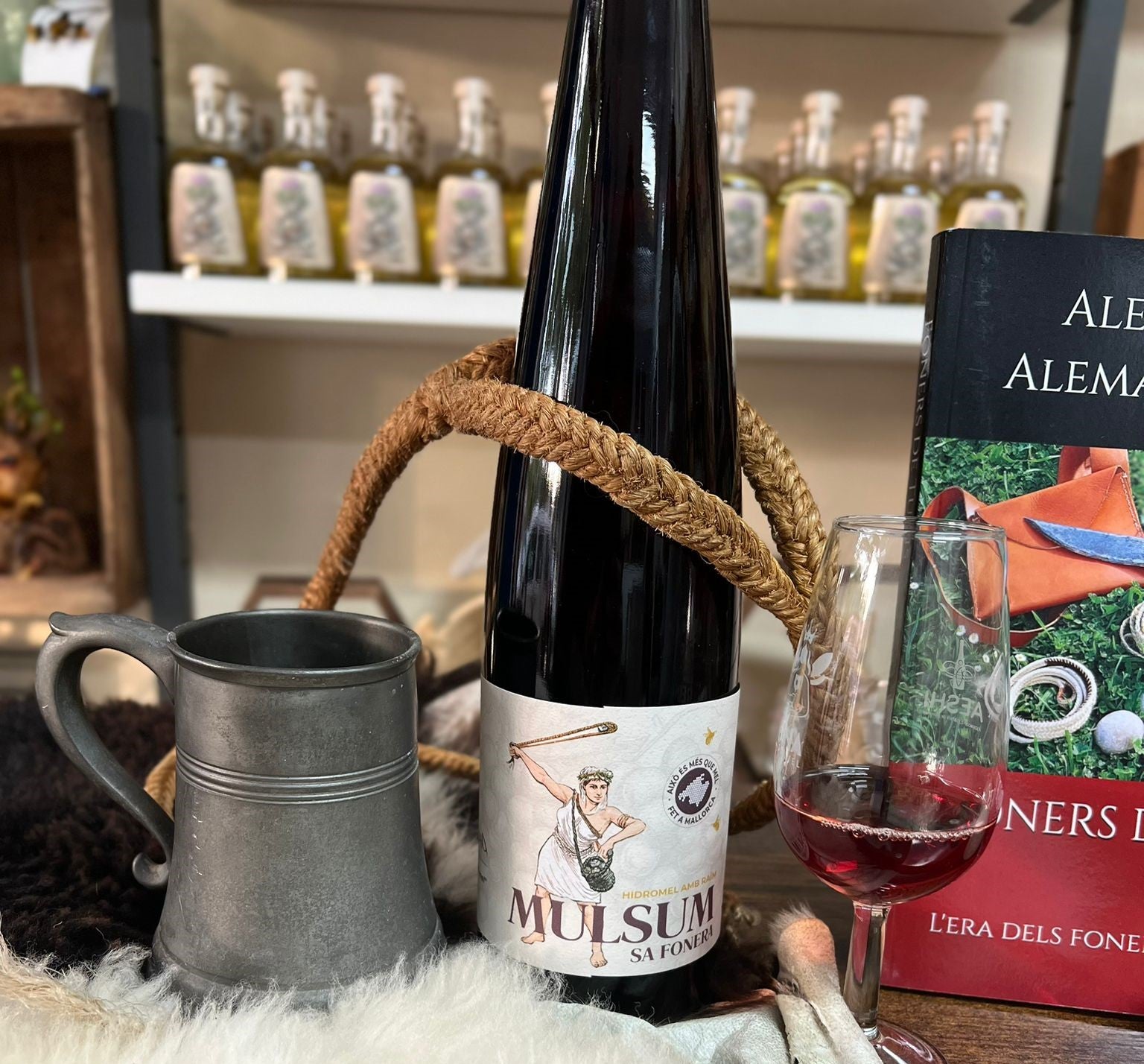 Mulsum fet d'hidromel i raïm de la varietat Merlot pels elaboradors de Madrágora, en edició limitada/Cedida