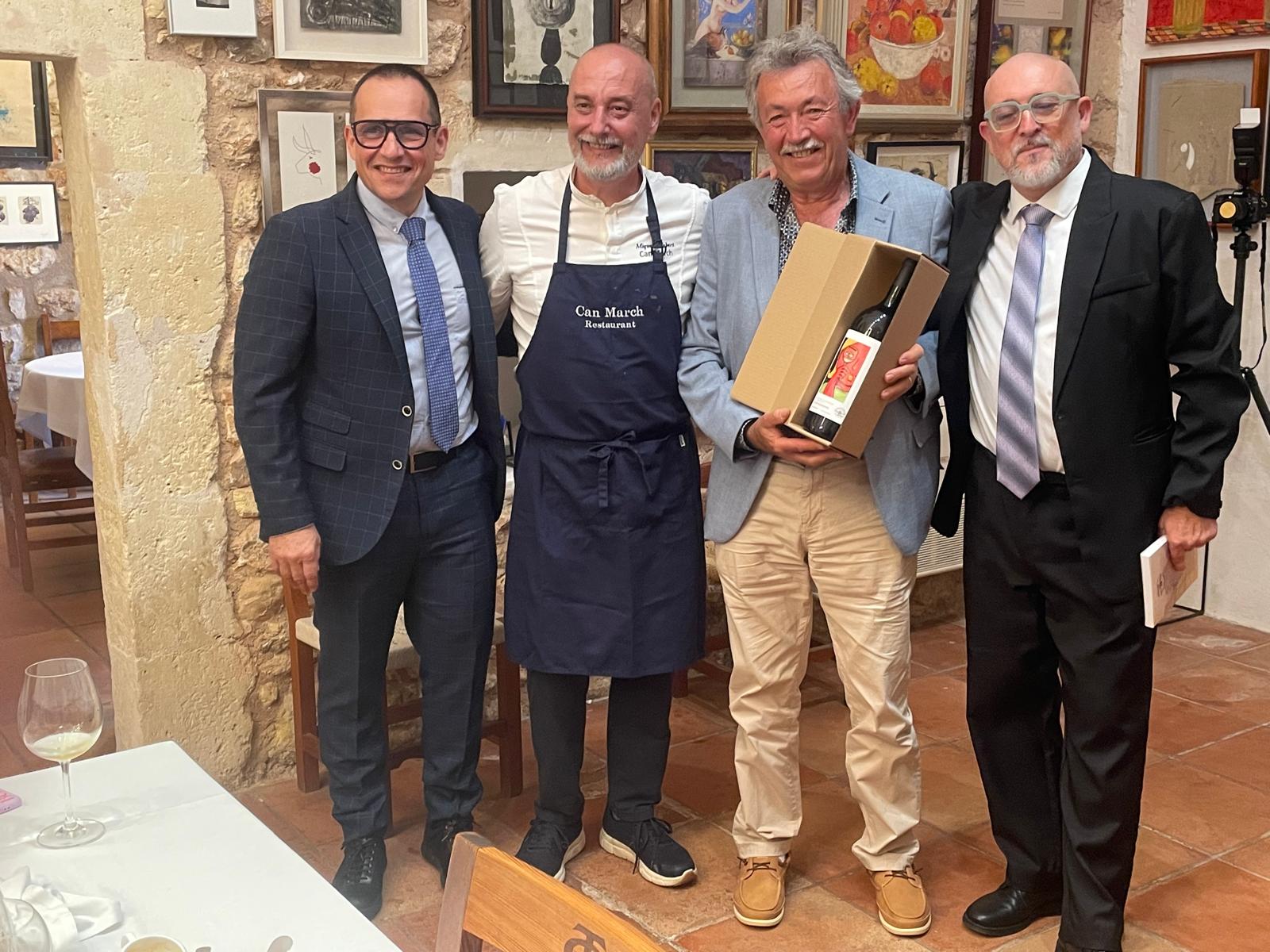 El president de la Confraria, Joan Margenats, amb el cuiner Miquel Gelabert i el cellerer Toni Gelabert el dia de la celebració/Cedida