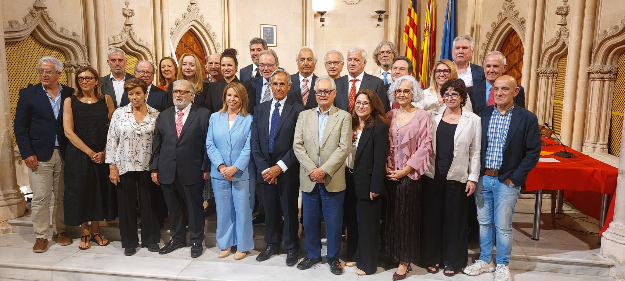 Els membres de l'Acadèmia a Can Campaner, a l'acte de presentació/J.Mª.Natta