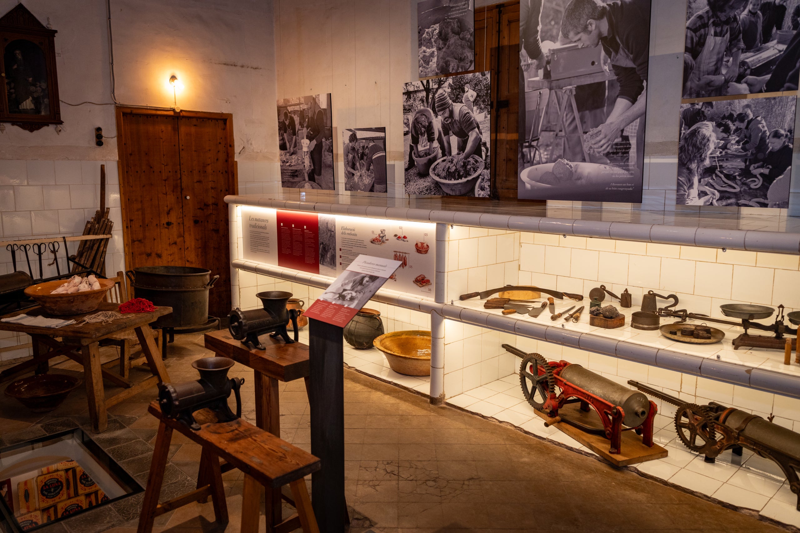El nou museu permet coneixer els secrets de l'elaboració d'aquest embotit emblemàtic/Cedida