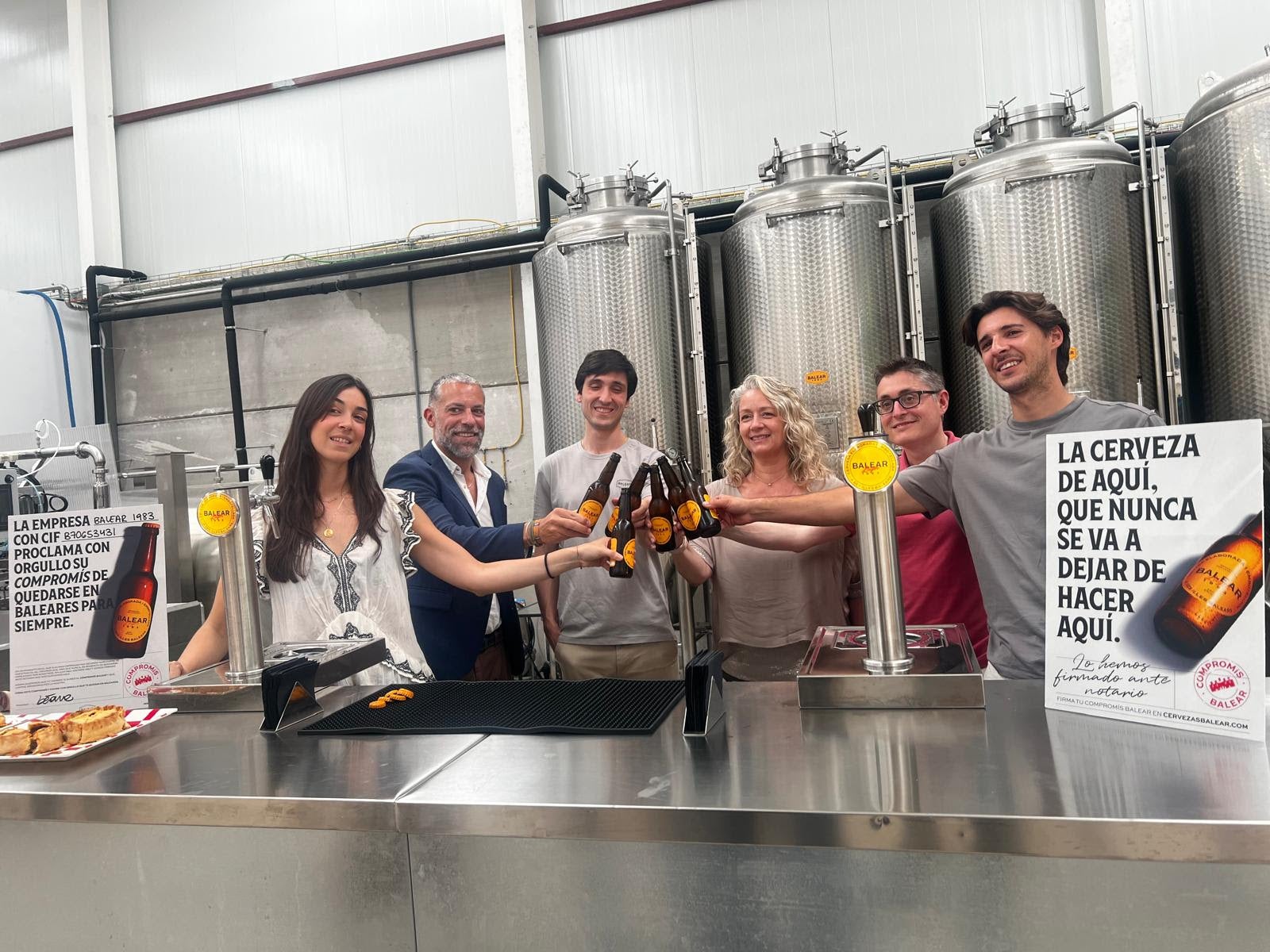 Fundadors de La Balear i autoritats brinden pel projecte/AgenciaCOM