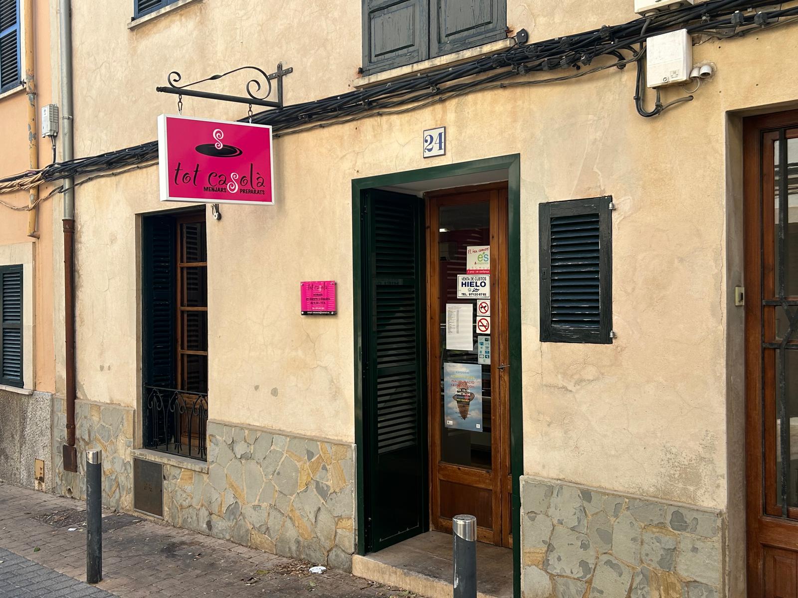 Tot Casolà, al Carrer Nou de Sant Pere, 24 d'Esporles és un exemple de la munió de negocis que han sorgit els darrers anys/T.P. 