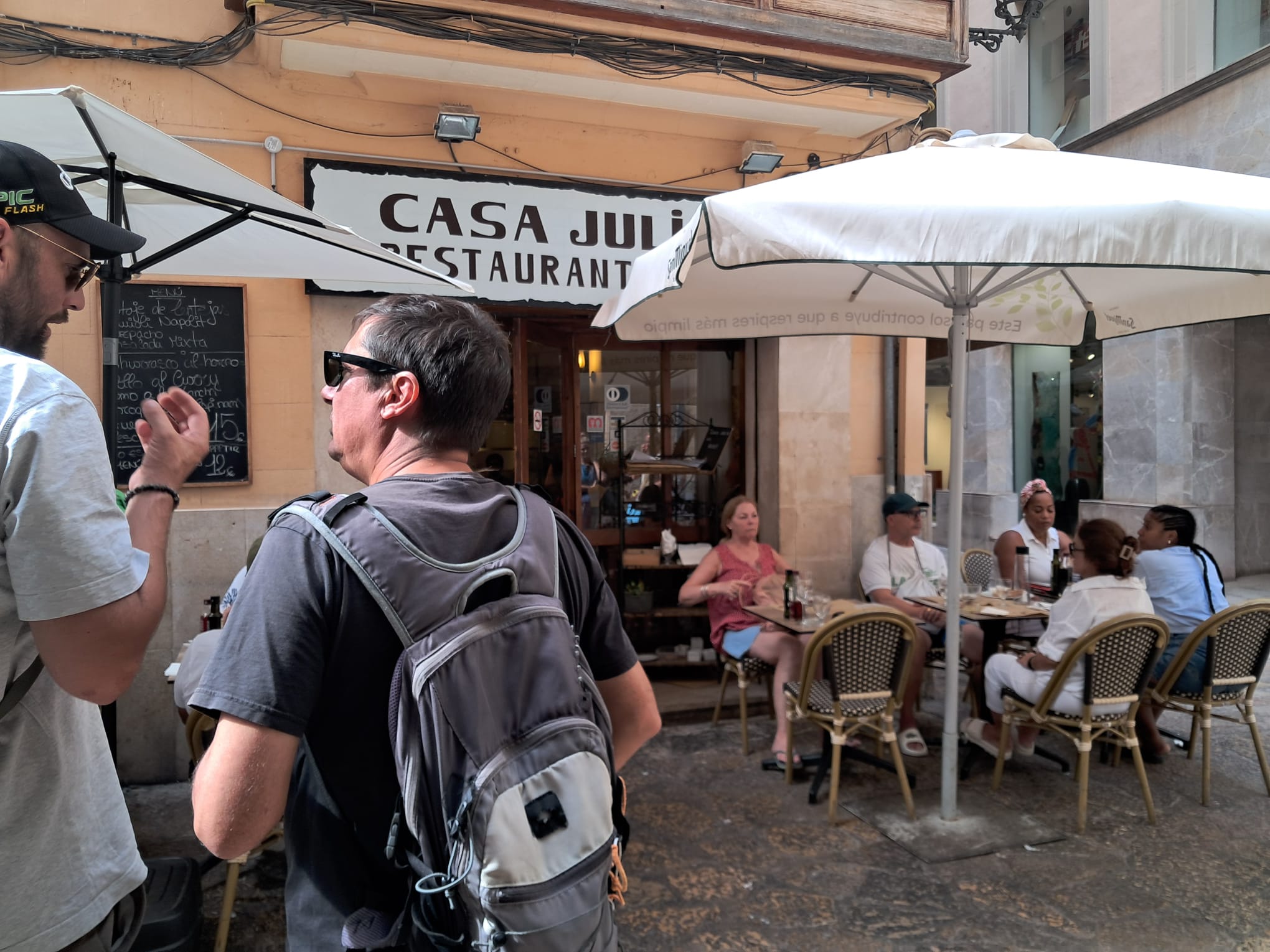 El restaurant situat devora la plaça de Cort i la de Santa Eulàlia, disposa de terrassa per ampliar al capacitat del negoci/T.P