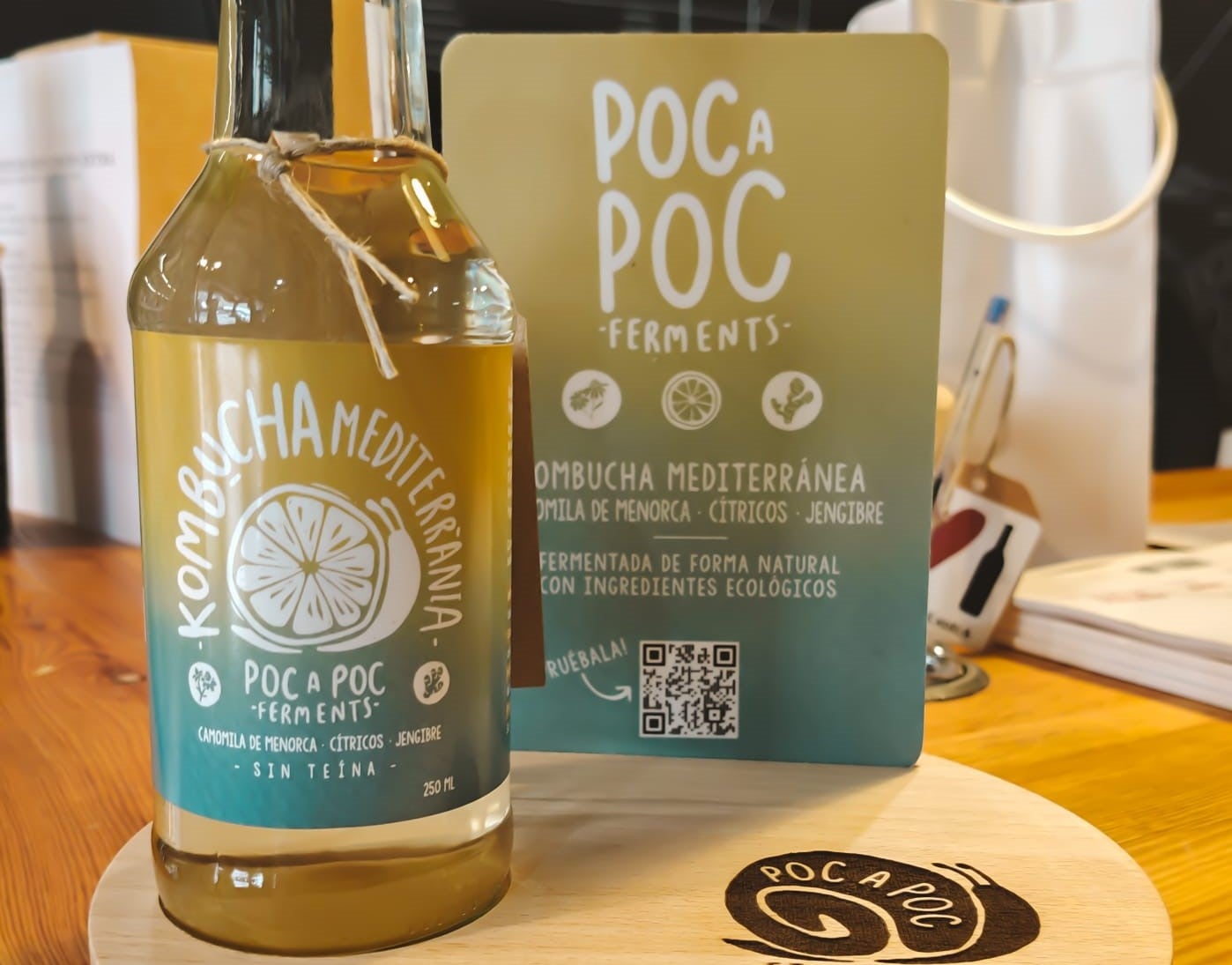 Ampolles de 'Poc a poc' el kombutxa que s'elabora a Menorca. / Cedida